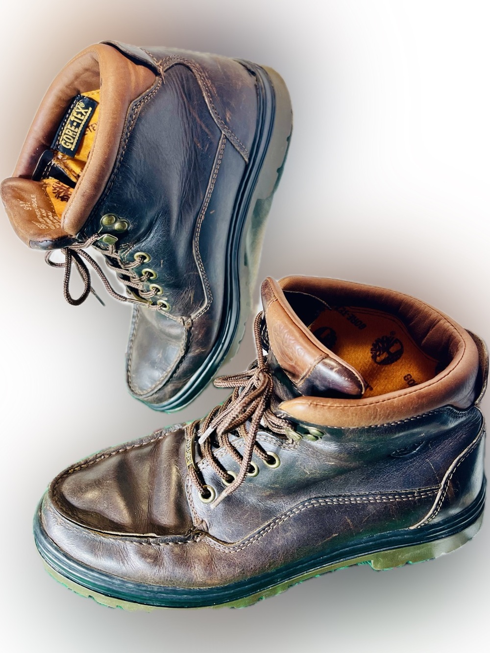 Woman’s Timberland GORE‑TEX Waterproof Leather Boots – Size 9.5M